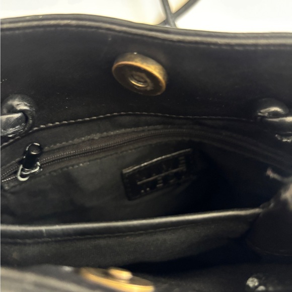 Vintage Black Leather Shoulder Bag - Picture 7 of 9